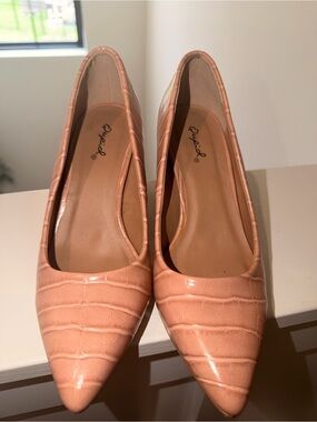Qupid Croc-Embossed Pointed Toe Pumps in Peach